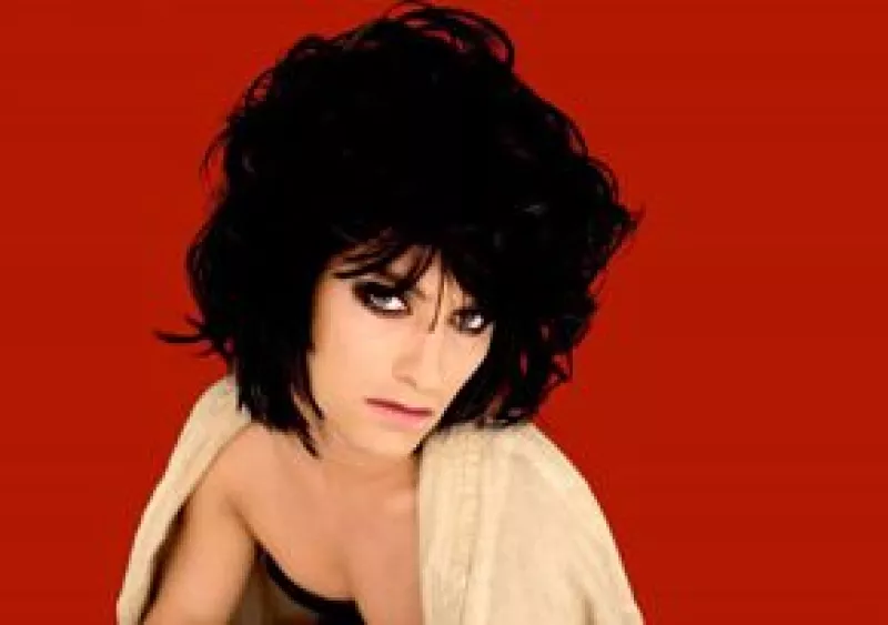 El actor británico interpretará a una modelo travesti, llamada Minx, en Rage, película de la directora inglesa Sally Potter.