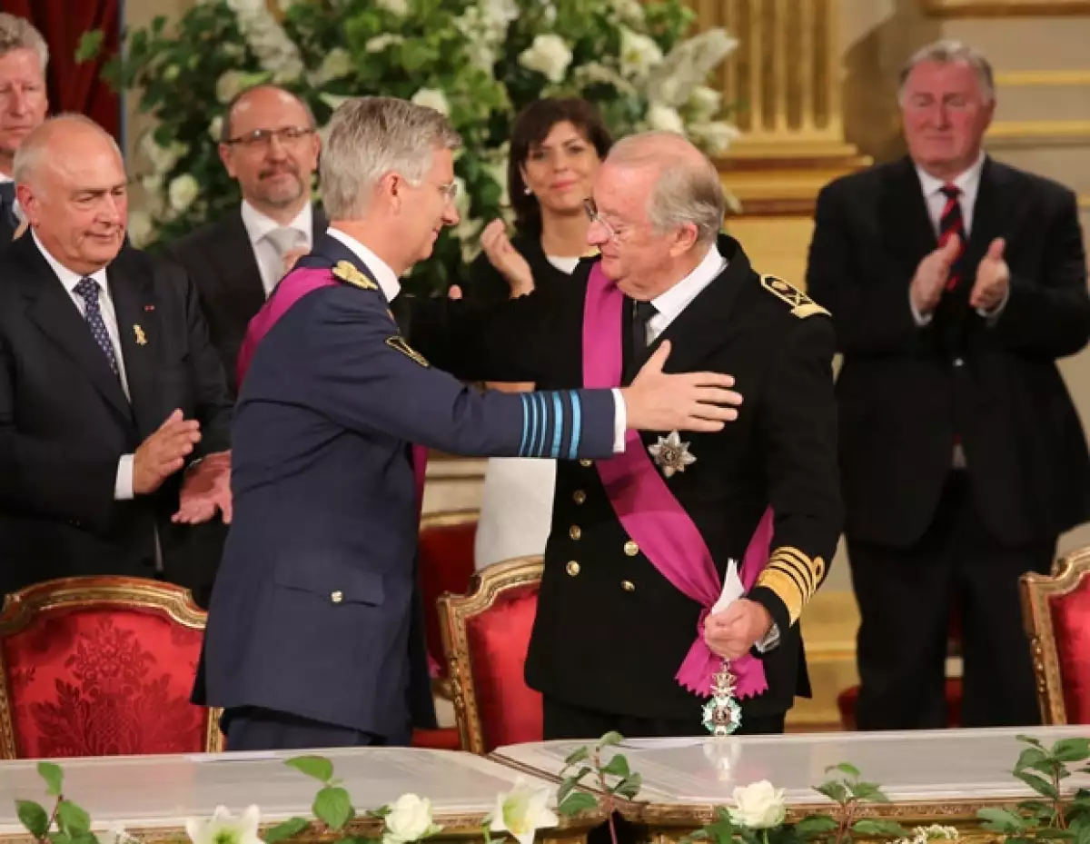El séptimo rey de Bélgica ha prestado juramento esta mañana ante el Parlamento nacional, asumiendo el cargo de su padre, Alberto II, quien decidió abdicar luego de 20 años de reinado.