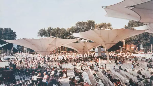 Paraguas largos en la Exhibici�n Federal de Jard�n