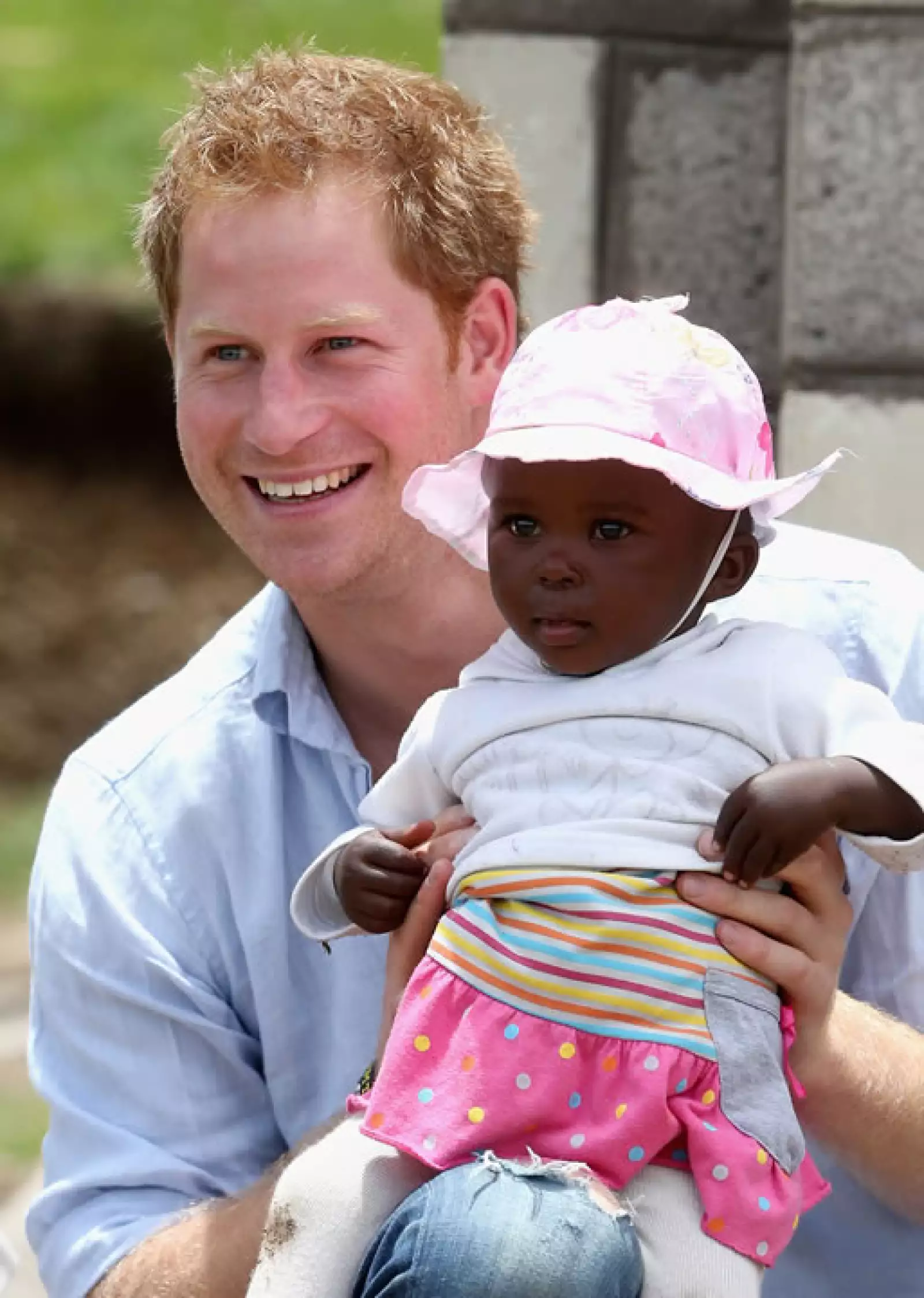 Ya conocemos la faceta infantil de Harry y es que se dice es un gran tío para el hijo de su hermano William y Kate Middleton.