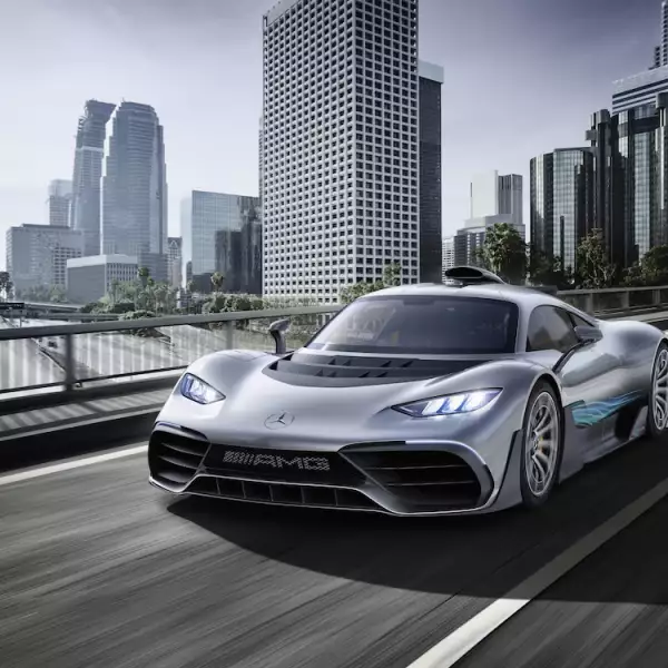 Weltpremiere Showcar Mercedes-AMG Project ONE: Mercedes-AMG bringt Formel 1-Technologie für die Straße
World première of the Mercedes-AMG Project ONE show car: Mercedes-AMG brings Formula 1 technology to the road