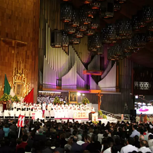 En la Basílica no se escuchó ni un ruido.