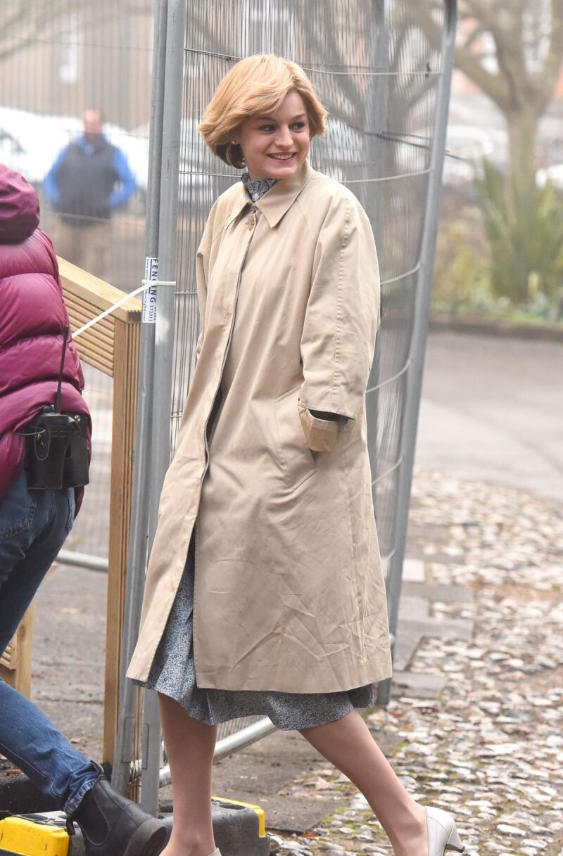Emma Corrin como princesa Diana