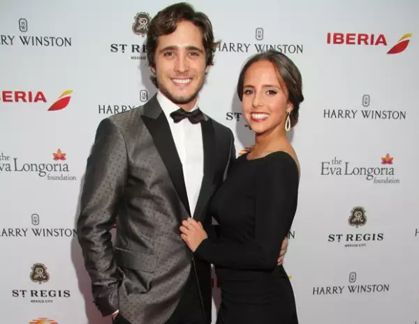 Diego posa con su hermana Natalia durante su reciente visita a México.