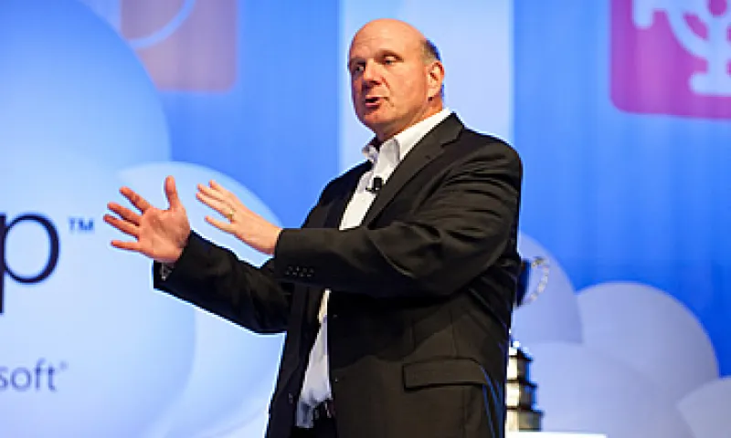 El lanzamiento de Windows 8 podría impulsar las acciones de la firma dirigida por Steve Ballmer hasta 30%. (Foto: Cortesía Microsoft)