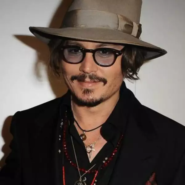 Johnny Depp encabeza esta lista con 75 millones dólares gracias a su trabajo como el “Sombrerero Loco” en la cinta de Tim Burton “Alicia en el País de las Maravillas”.