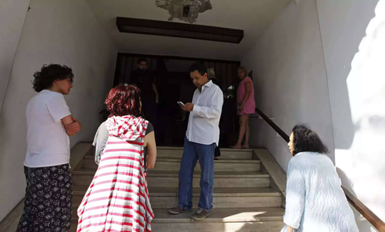 Los habitantes de la Ciudad de México indicaron que el movimiento tiró estantes dentro de sus hogares.