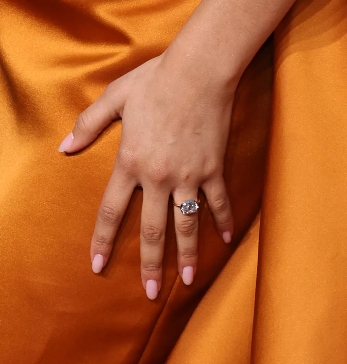 anillo compromiso zendaya