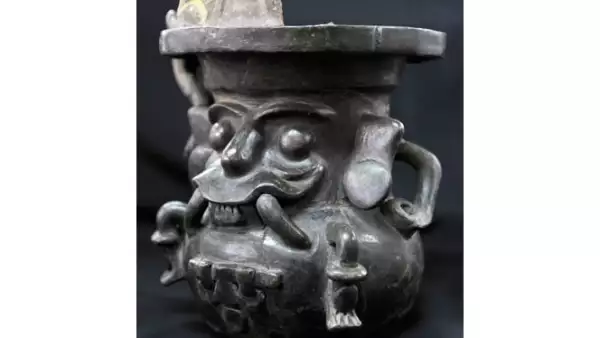 Una jarra que representa a Tláloc.