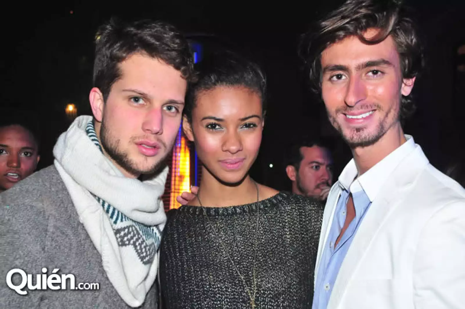 Johann Mergenthaler y Kris Goyri con una modelo