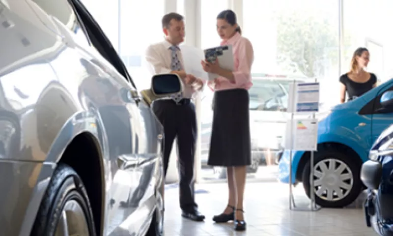 Ahora los consumidores tendrán más información a la vista para comprar un auto. (Foto: iStock by Getty Images.)