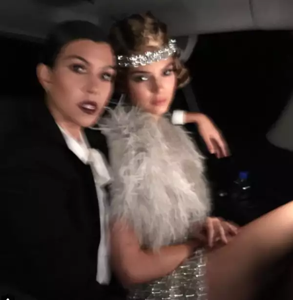 Kendall se disfrazó de Daisy Buchanan para la ocasión.