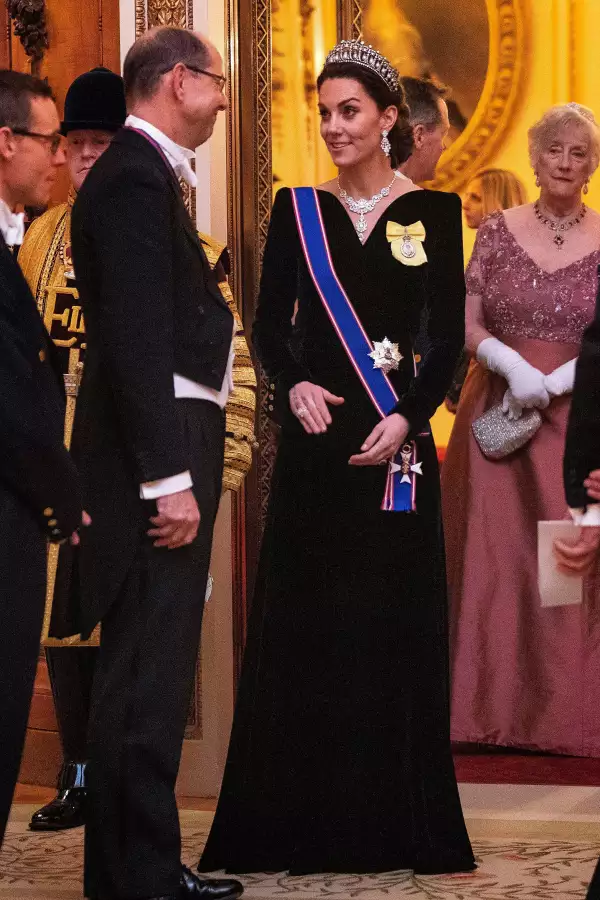 Desde su boda, la duquesa ha confiado sus looks a Alexander McQueen.