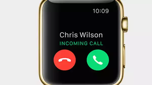 El smartwatch permite al usuario ver el clima, sus correos electrónicos, contestar llamadas y dibujar. 