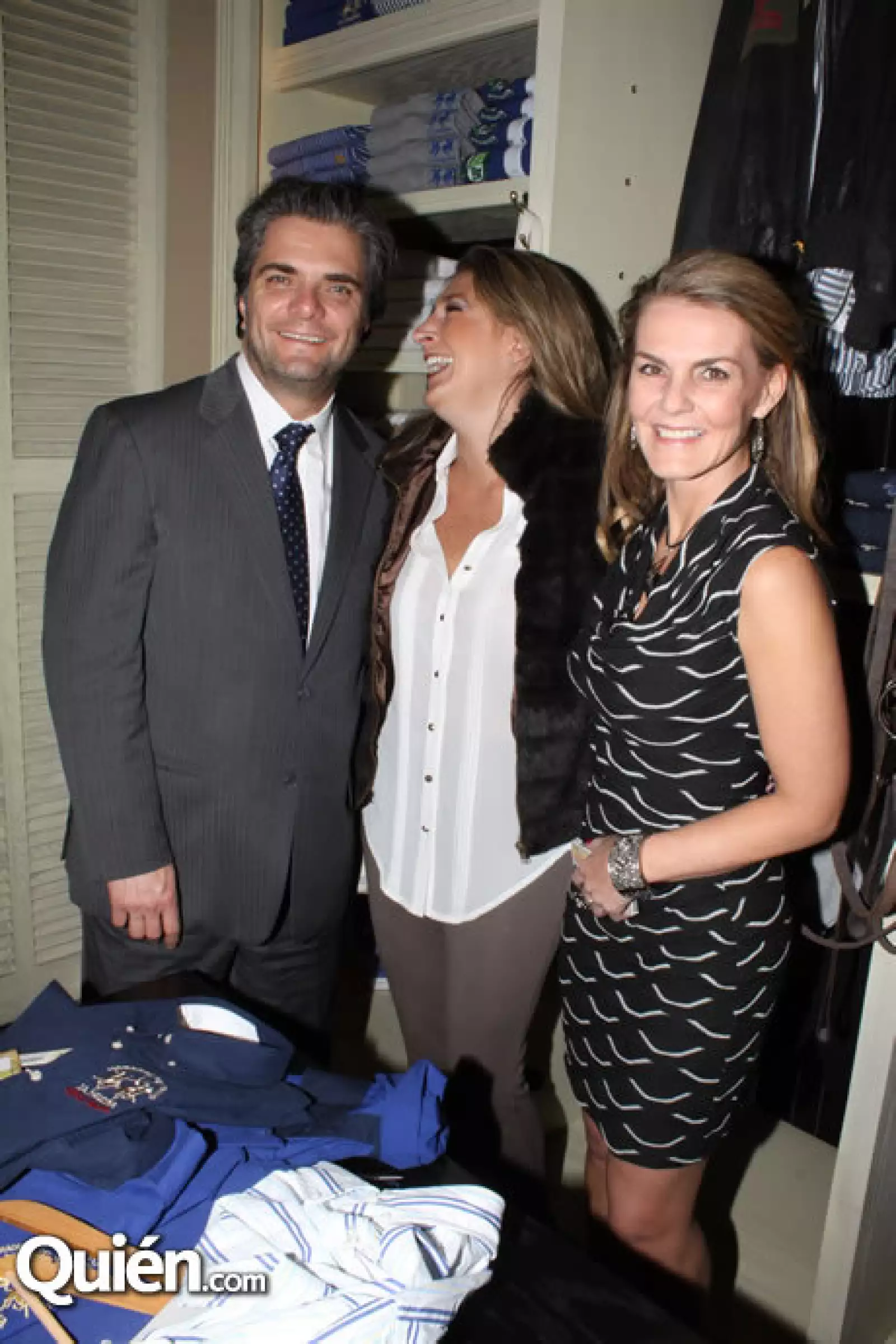 Emilio y Yoli Granja con Sandra Macouzet