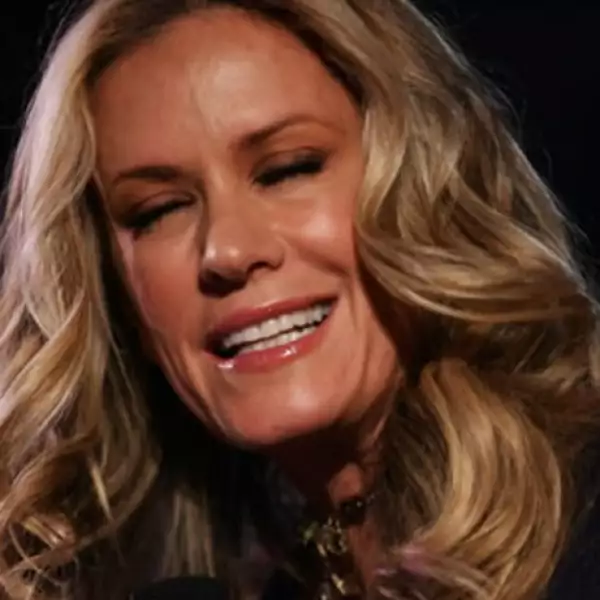 Rebecca de Alba, ¿le ganó el sueño?