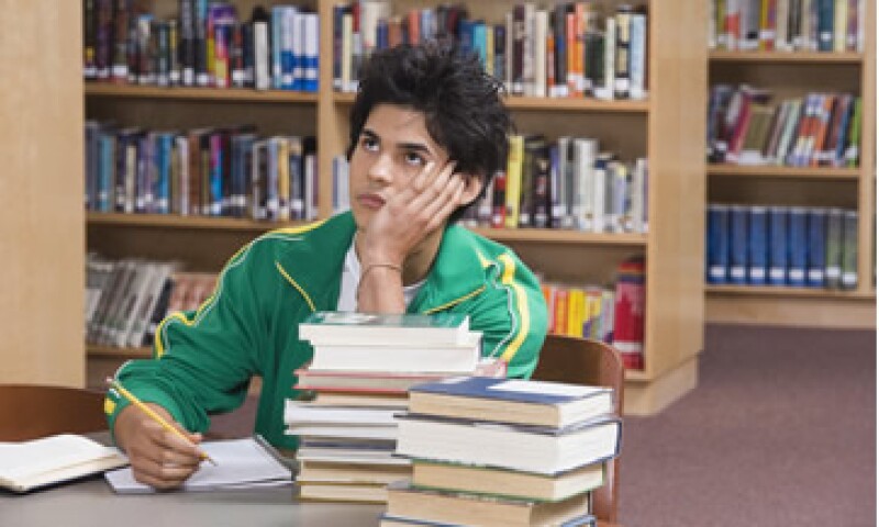 Los expertos indican que México debe seleccionar mejores maestros y capacitarlos. (Foto: Thinkstock)