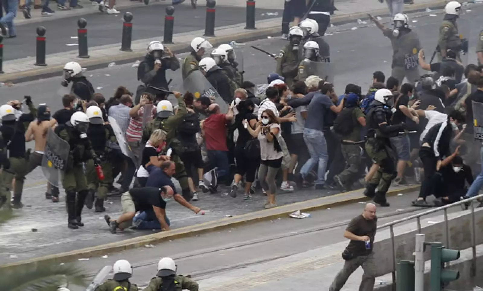 La policía ha prohibido las congregaciones públicas en gran parte del centro de la ciudad a partir de la madrugada de este martes.