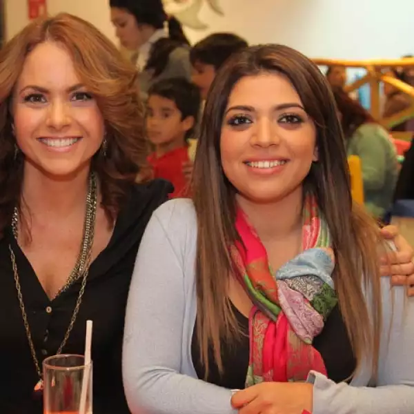 La guapa actriz y cantante no dejó de demostrarles su apoyo.