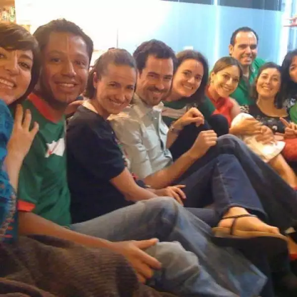 Alex Betancourt y Ceci Salinas Occelli celebraron con sus amigos la victoria.