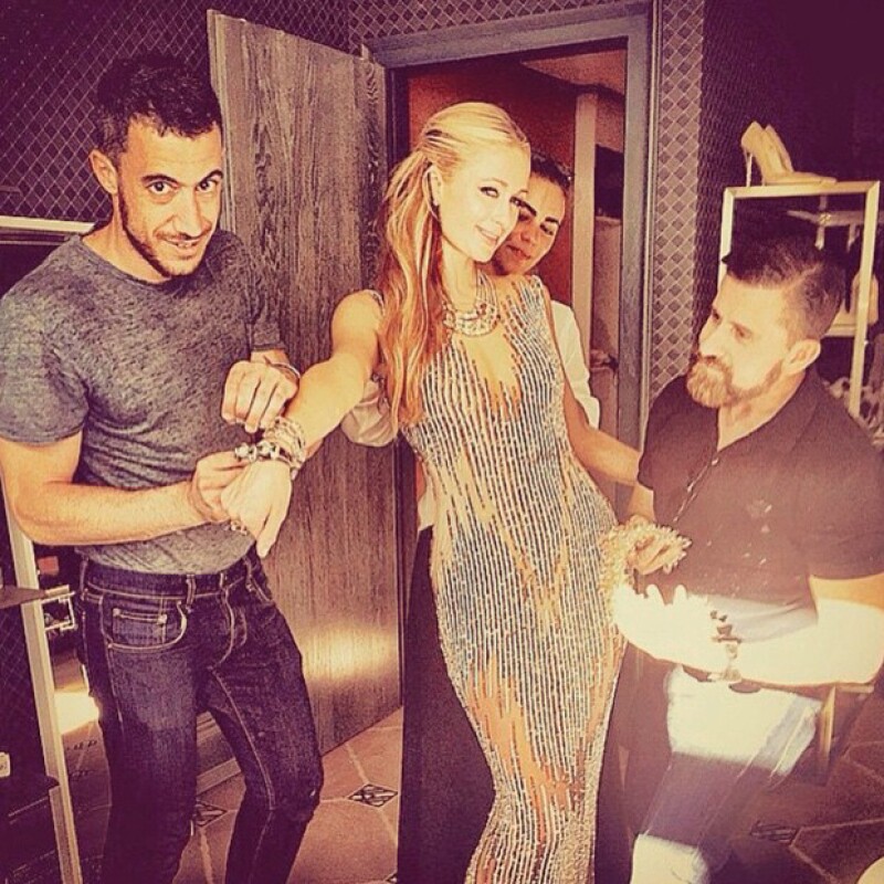 Paris Hilton presumió en su cuenta de Instagram el elegante vestido con el que acudió a la cena.