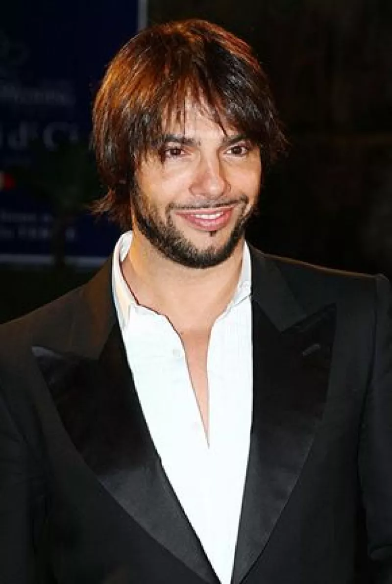 El bailarín español debe hacerse el examen para comprobar si es o no el papá del hijo de su ex asistente.