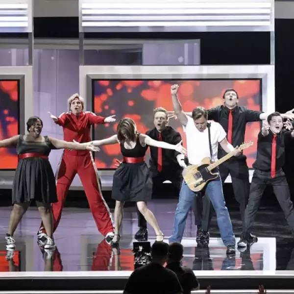 El número de apertura fue de lo más divertido encabezada po Jimmy Fallon y acompañado de Randy Jackson y Rina Fey entre otros.