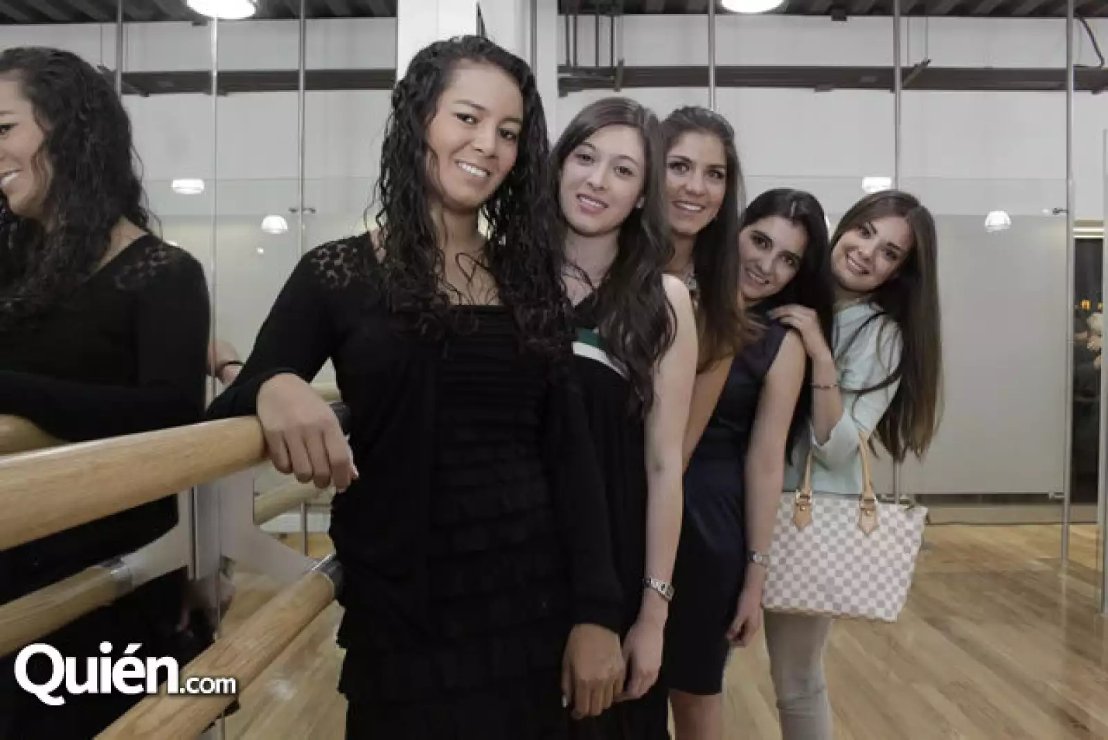 Susana Lemus,Leticia Flores,María Payro,Maricarmen Cossío,Daniela Cruz-Figueroa