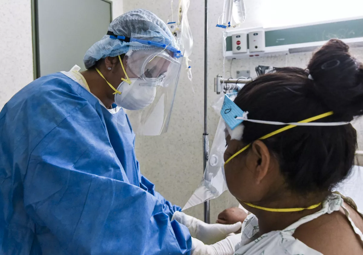 Atención de mamás diagnosticadas con COVID-19 en el Hospital Materno Perinatal “Mónica Pretelini Sáenz”, sus bebés son reportados como estables y se les aplica las vacunas y realiza una prueba de coronavirus para descartar que ha sido infectados.