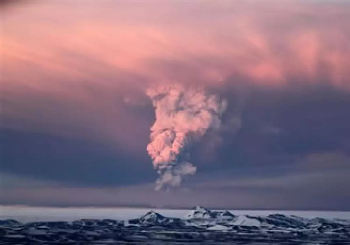 El servicio meteorológico británico dijo que la ceniza del volcán Grimsvotn en Islandia había llegado a partes de Escocia. (Foto: AP)