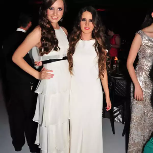 Natalia Barbosa y Lorenza Padilla optaron por el color del verano, el blanco.