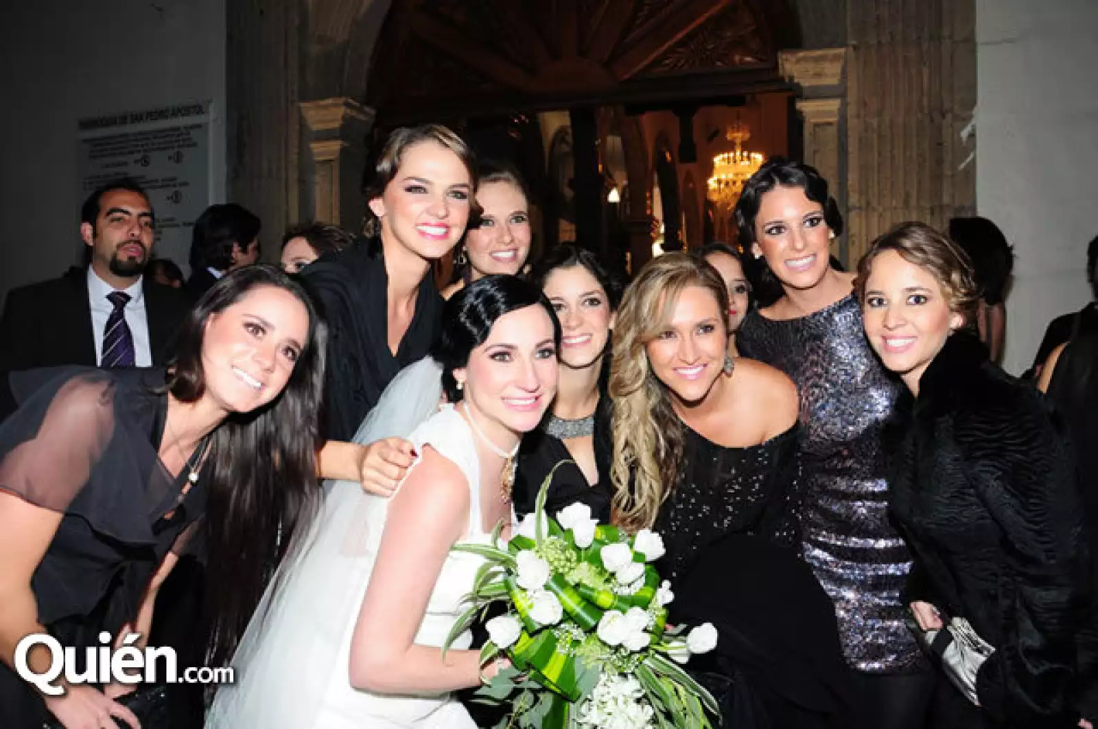 La novia con sus amigas