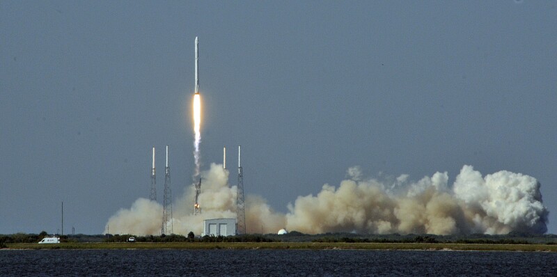 El cohete que lanzó la compañía SpaceX desde la Estación de la Fuerza Aérea Cabo Cañaveral.