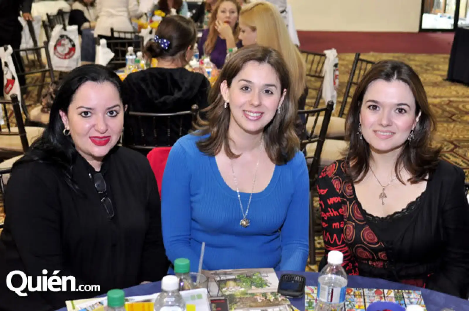 Adriana Gutiérrez de Rodríguez, Mayra Gutiérrez de Aguirre y Yolanda Ávalos de González