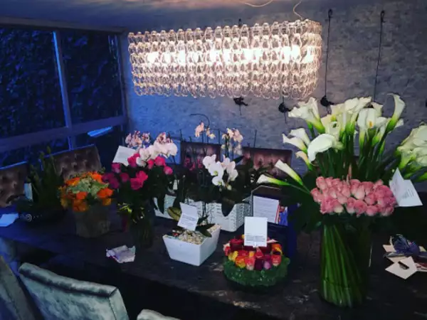 El actor argentino recibió muchas flores por su cumpleaños 41.