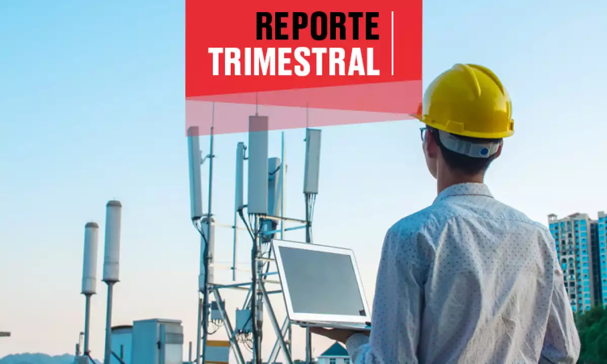 persona en torres de telecomunicaciones