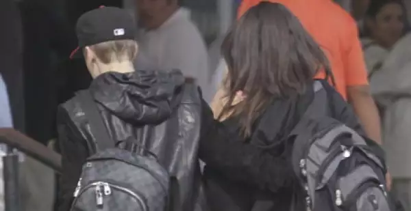 Justin siempre está al pendiente de Selena.