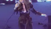 La cantante fue la responsable de que el público poblano disfrutara una velada en la que sonaron éxitos pop y clásicos acompañados de mariachi, durante su presentación de este sábado en la madrugada.