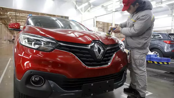 Wifi, mensajería y juegos son parte de los extras que poseen los autos chinos para atraer constructores.