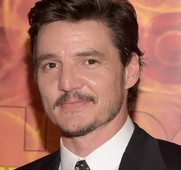 Pedro Pascal sólo asistió al after del Emmy. Él es Oberyn Martell.
