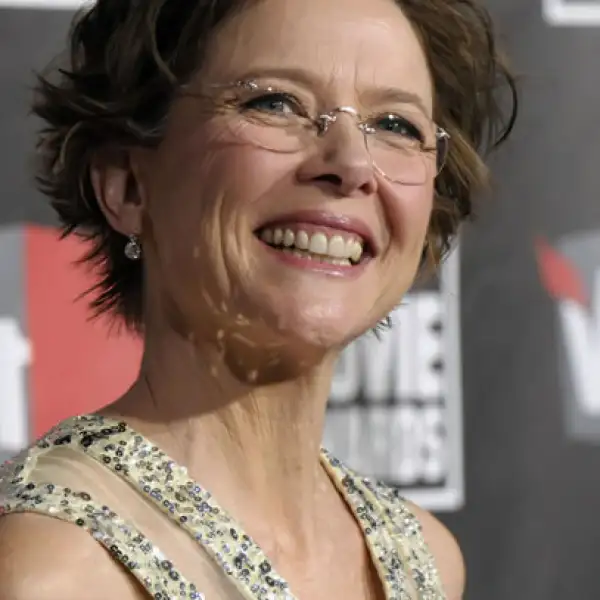 ANNETTE BENING. Además de presentar, también esta nominada por cuarta vez a un Oscar, en esta ocasión como Mejor Actriz en `The Kids Are All Right´.