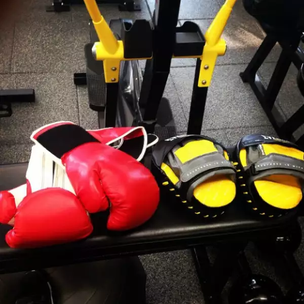Con esta imagen, Khloé se dijo lista para ponerse los guantes de box y entrenar.