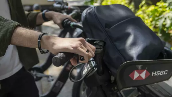 El portabultos de una ECOBICI tiene un límite de peso máximo recomendado de 11 kilos