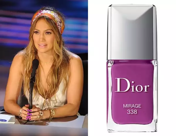 Radiant Orchid es el color del año y no puede faltar en tus uñas.