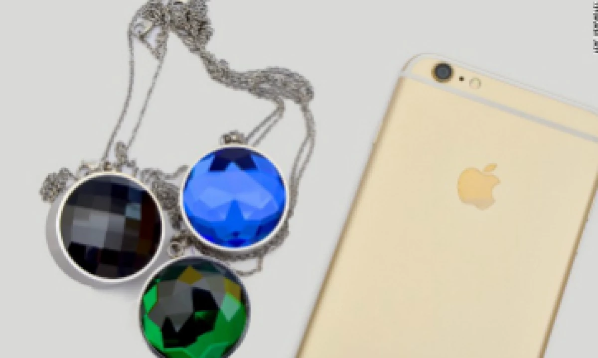 Las joyas cuestan entre 52 y 74 dólares y tardan sólo 15 minutos en cargarse para una semana de uso. (Foto: Leaf Wearables / CNN Money)