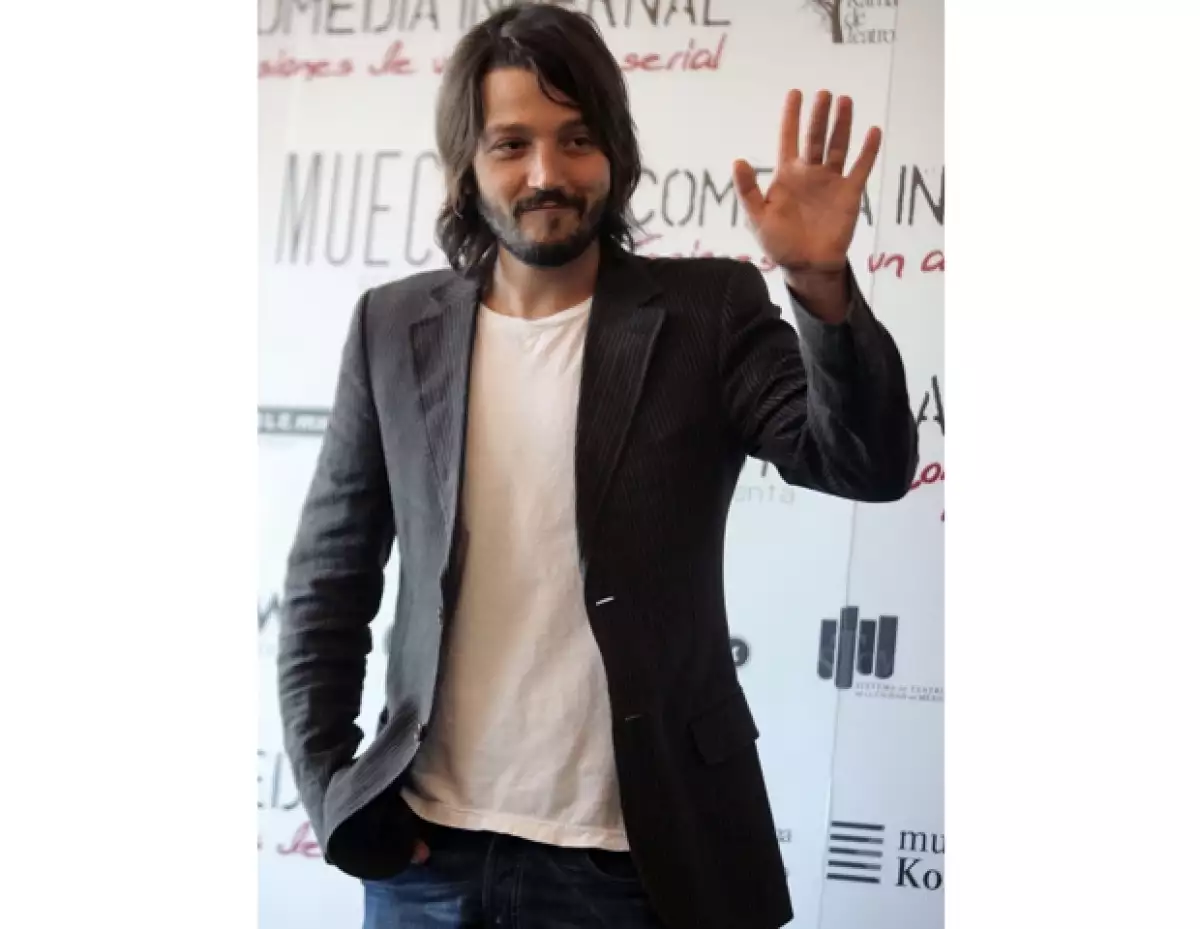 El actor mexicano hará mancuerna nuevamente con Malkovich.