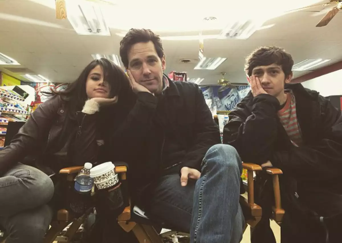 Matando su tiempo libre en el set de la película en la que participará, la cantante se dedicó a divertir a sus fans de Instagram.