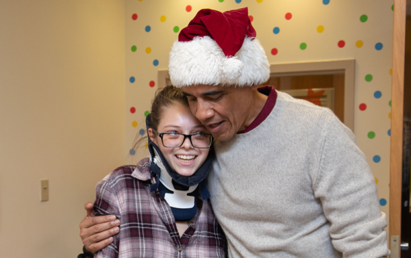 Barack Obama entregó los regalos en las salas de juego y en las habitaciones. (Foto: Children's National)