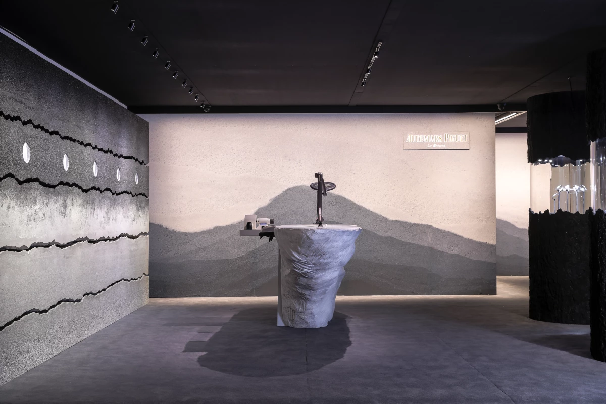 ABHK_19_FM_LaVallee_07_Strata_Wall_and_Watchmaker_Desk_ORIGINAL.jpg
