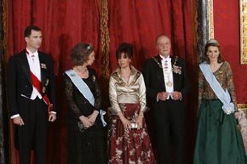 La presidenta argentina realizó su primer visita oficial de Estado a España y los reyes Juan Carlos y Sofía y los príncipes de Asturias, Felipe y Letizia, ofrecieron un banquete en su honor.